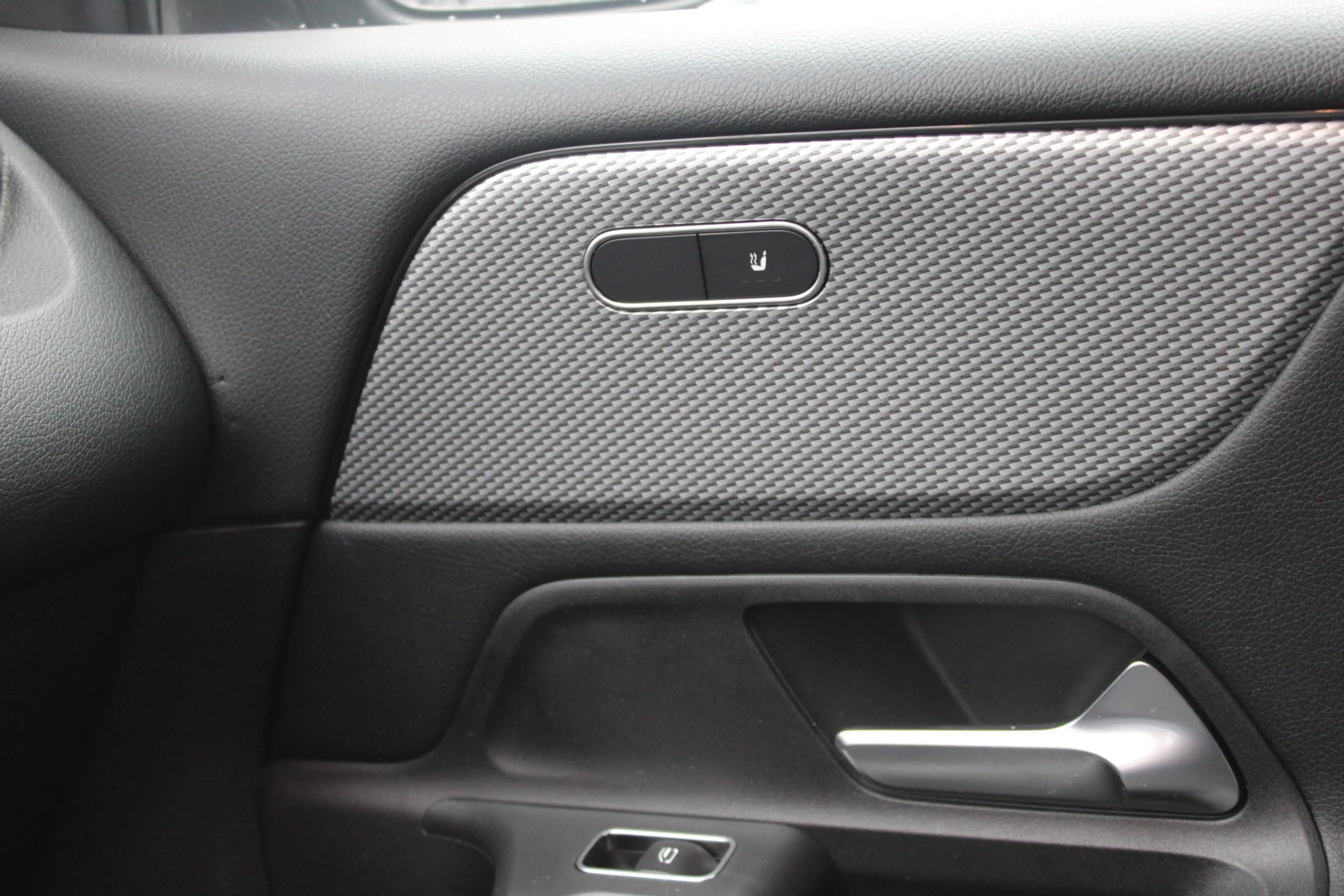 Mercedes-Benz GLB 200 Business Solution — photo 10