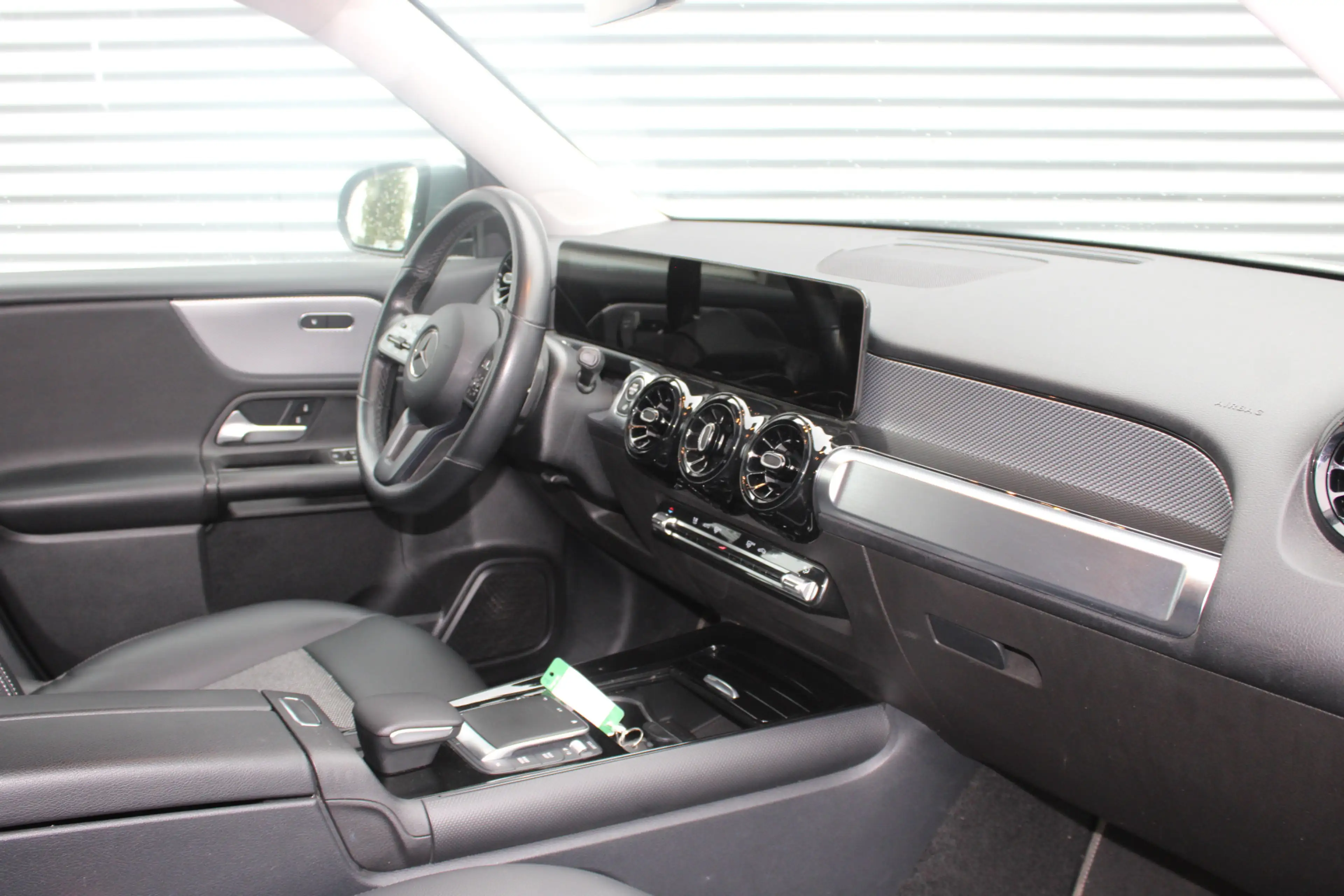 Mercedes-Benz GLB 200 Business Solution — photo 15