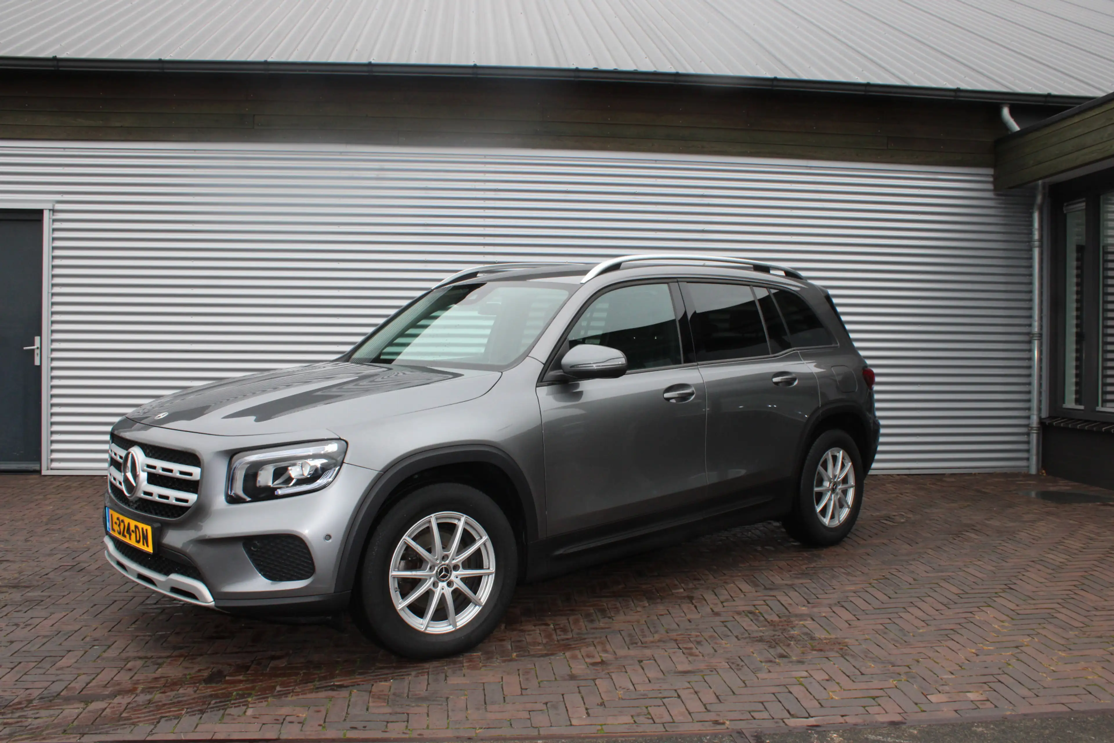 Mercedes-Benz GLB 200 Business Solution — photo 2