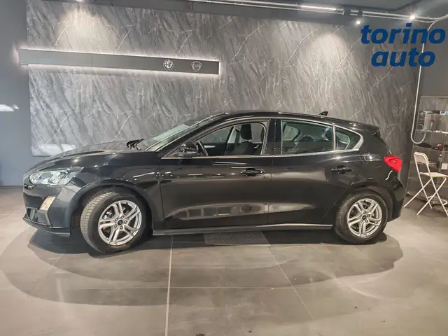 Ford Focus view 3