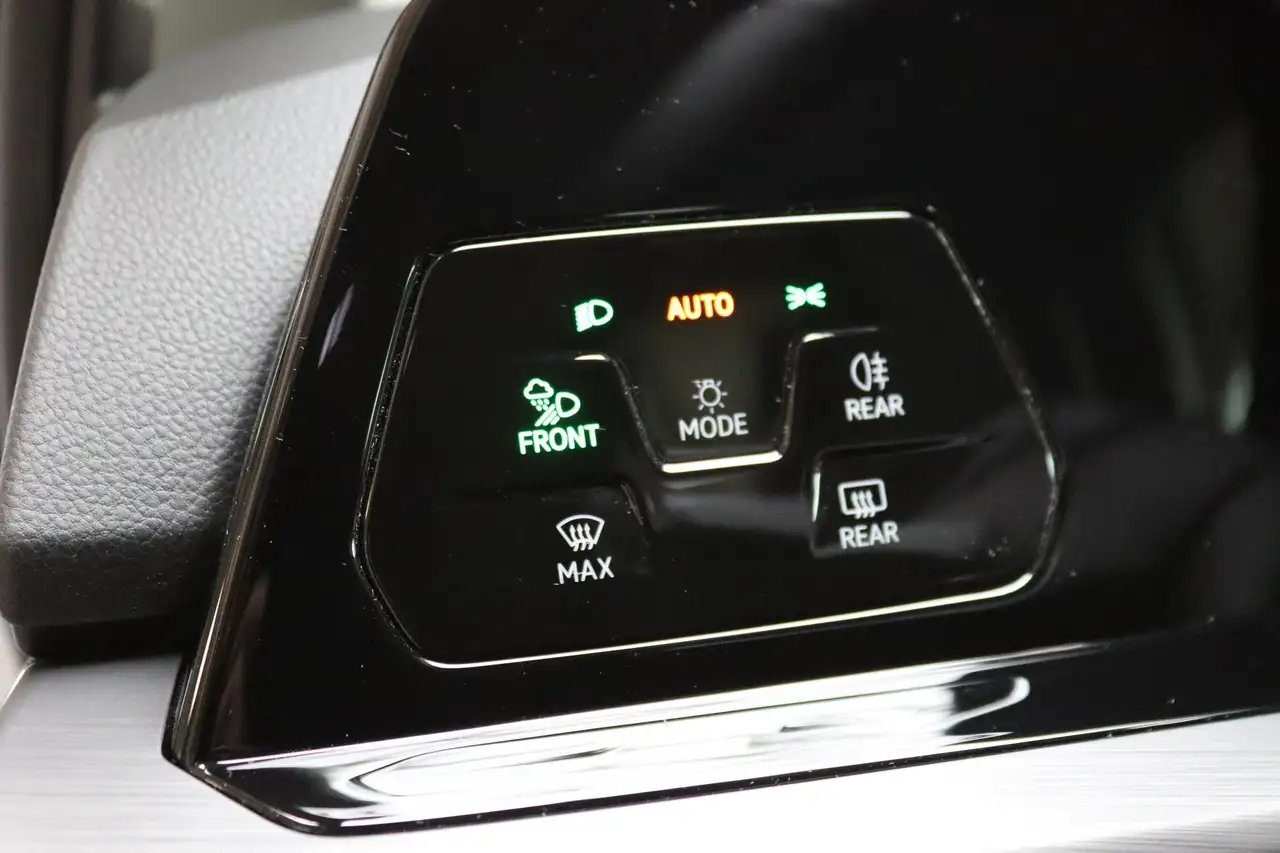 2021 Volkswagen e-Golf VIII 1.4 eHybrid Style 150 kW (204 PS), Doppelk..., photograph 9