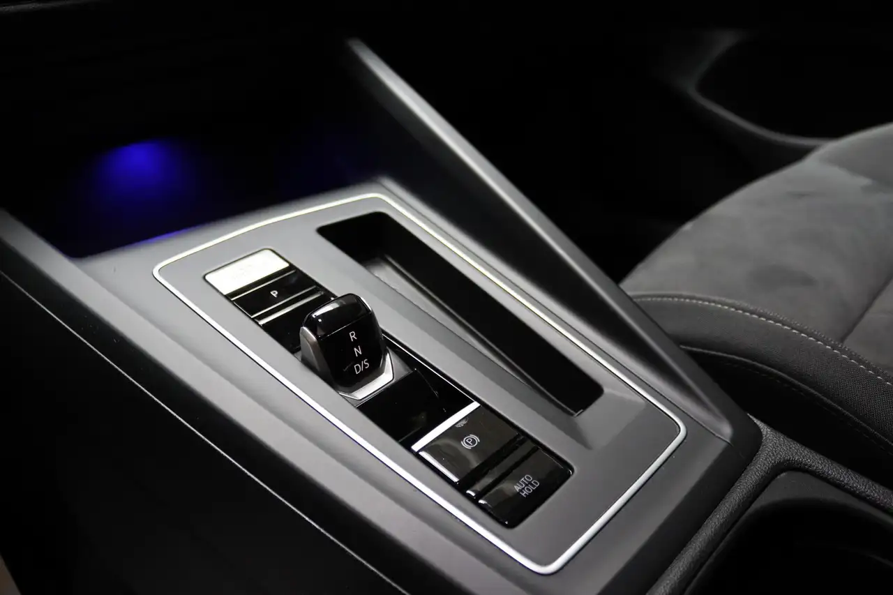 2021 Volkswagen e-Golf VIII 1.4 eHybrid Style 150 kW (204 PS), Doppelk..., photograph 12
