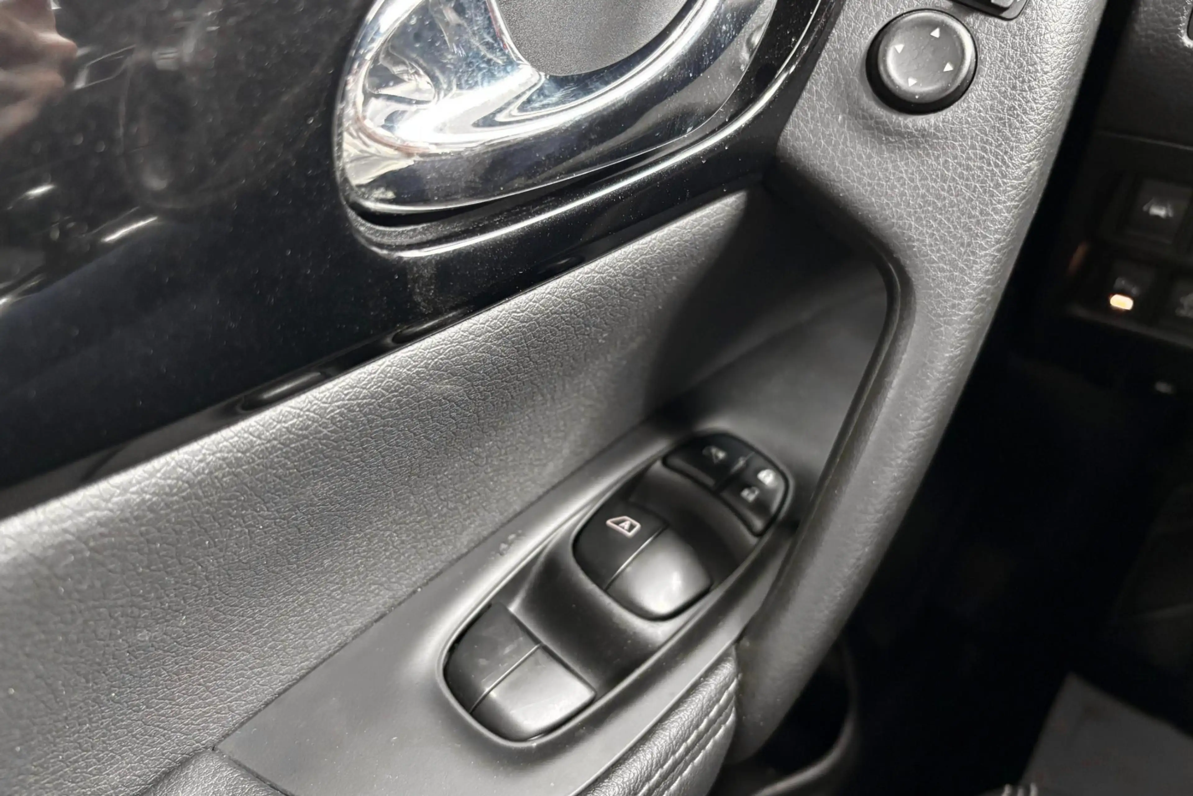 Nissan Qashqai 1.2 DIG-T N-Vision — photo 17