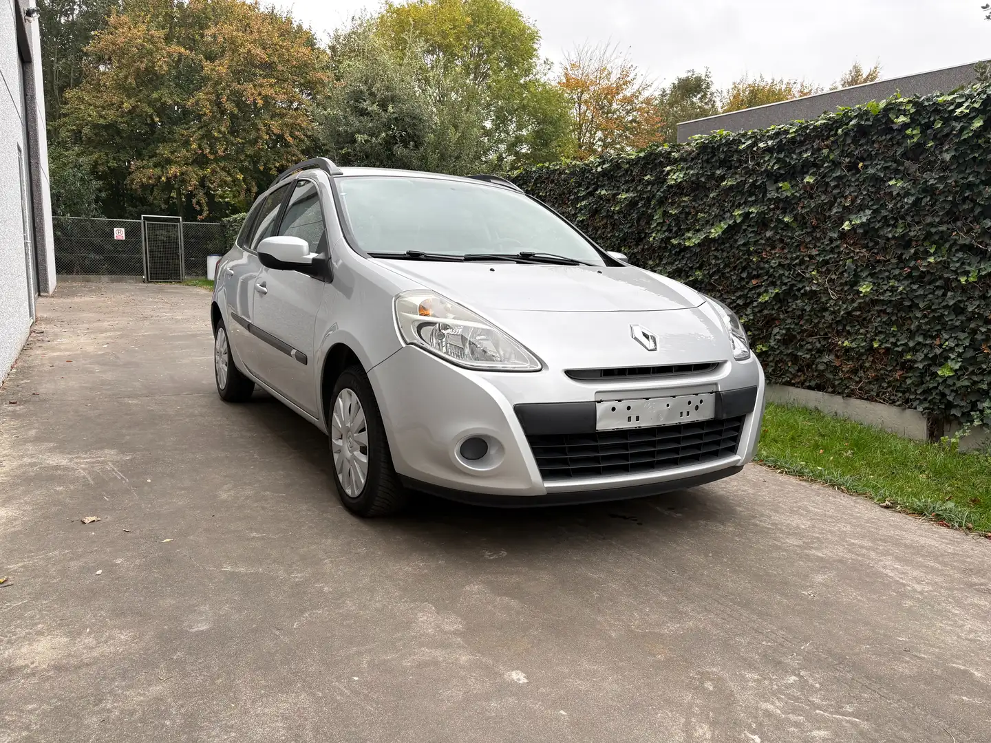 Renault Clio Clio 1.2 16V 75 Grandtour Expression Gris - 2