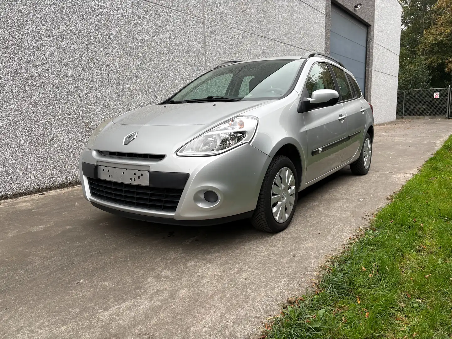 Renault Clio Clio 1.2 16V 75 Grandtour Expression Gris - 1