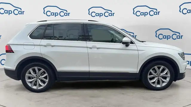 Volkswagen Tiguan view 4