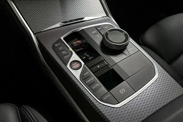 BMW 3 Series view 15