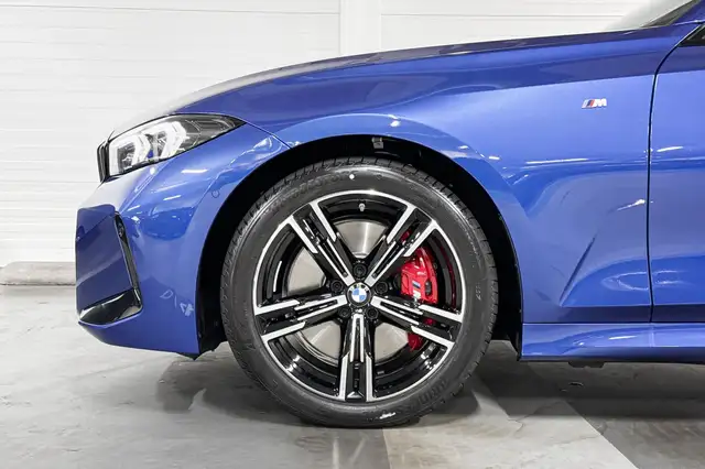 BMW 3 Series view 4
