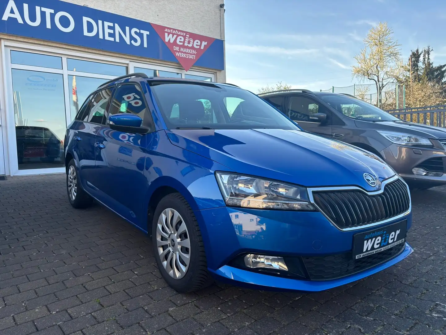 Skoda Fabia Combi*Ambition*CARPLAY*SITZHEIZ*PARKPILOT*GARANTIE Bleu - 1