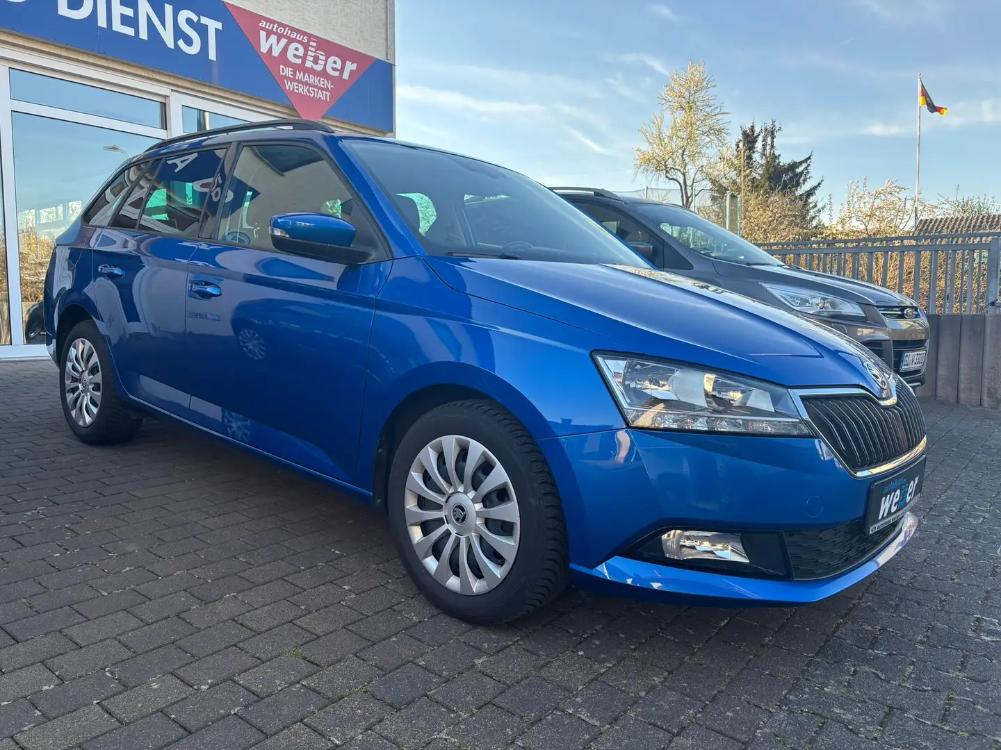 Skoda Fabia Combi*Ambition*CARPLAY*SITZHEIZ*PARKPILOT*GARANTIE Bleu - 2