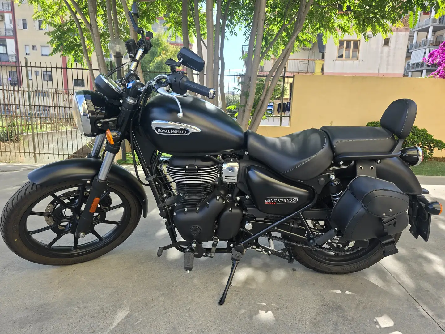 Royal Enfield Meteor 350 Negru - 1