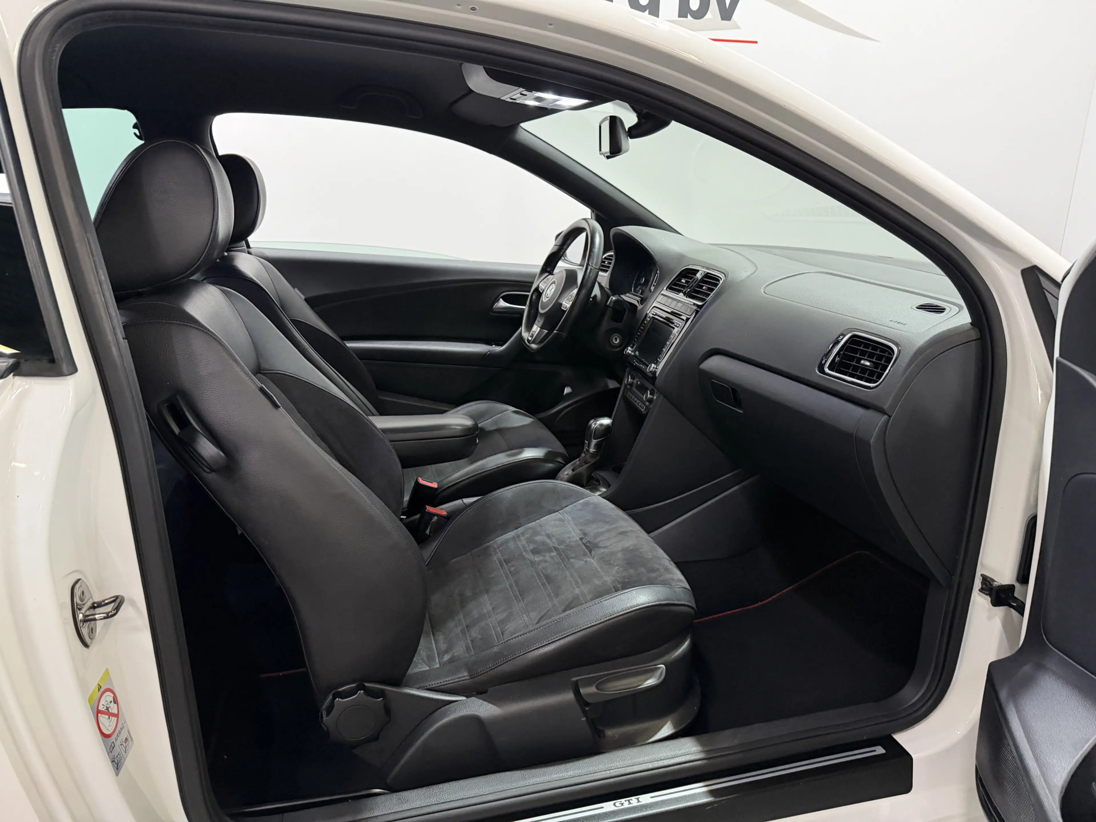 Volkswagen Polo GTI 1.4 TSI — photo 23
