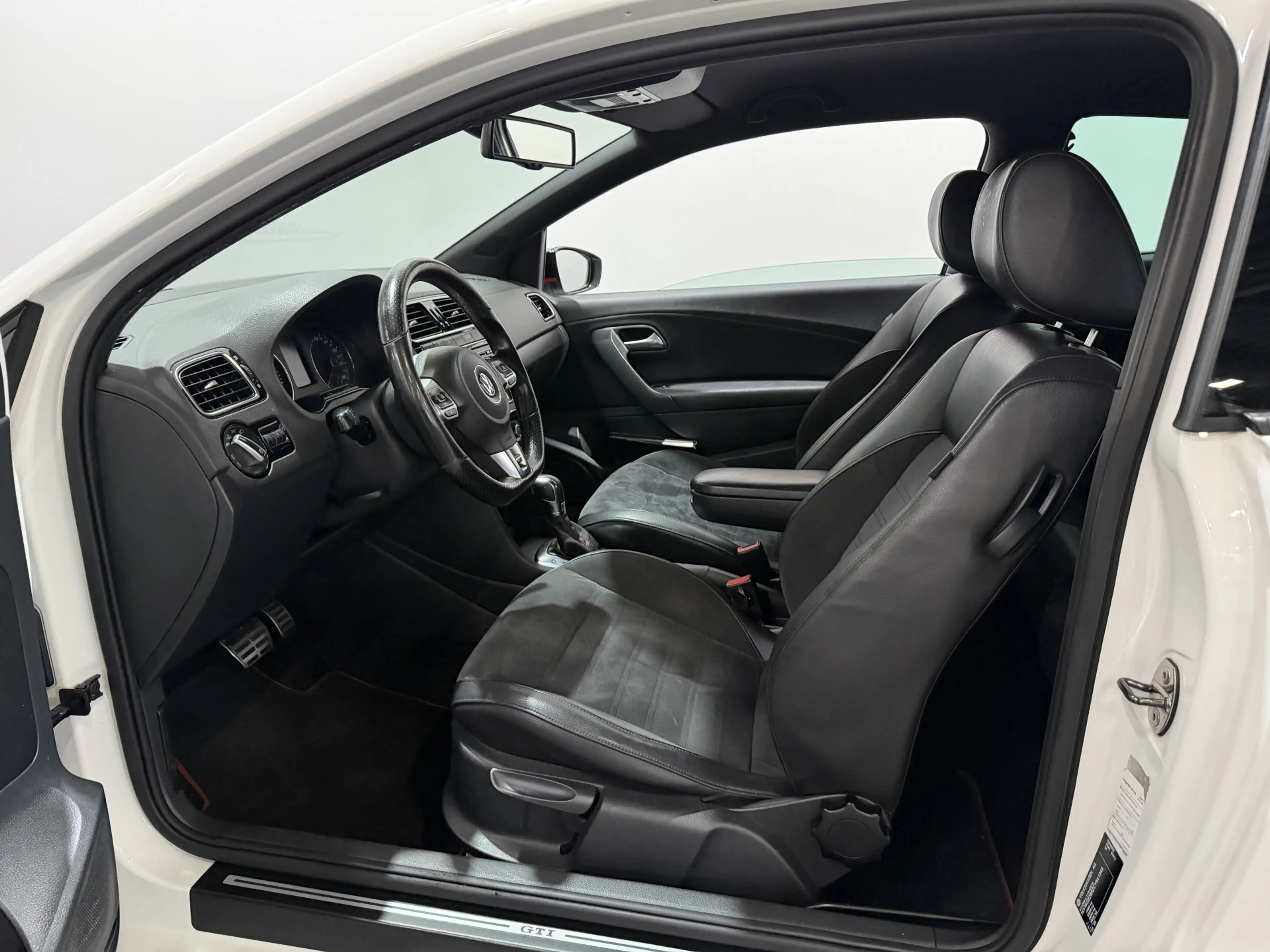 Volkswagen Polo GTI 1.4 TSI — photo 22