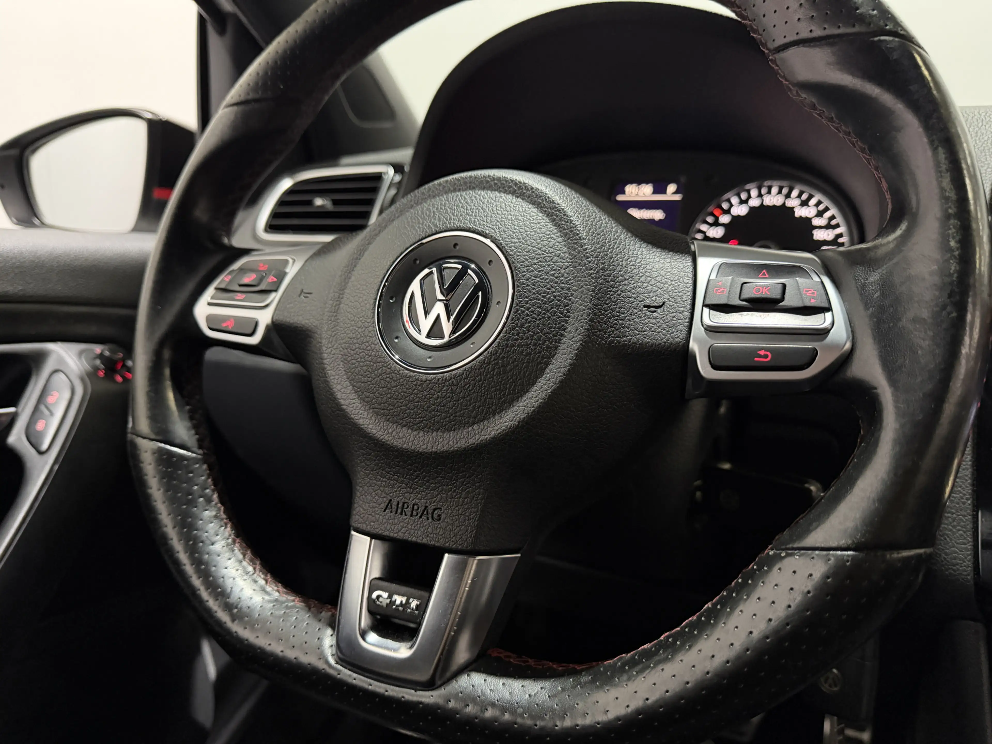 Volkswagen Polo GTI 1.4 TSI — photo 12