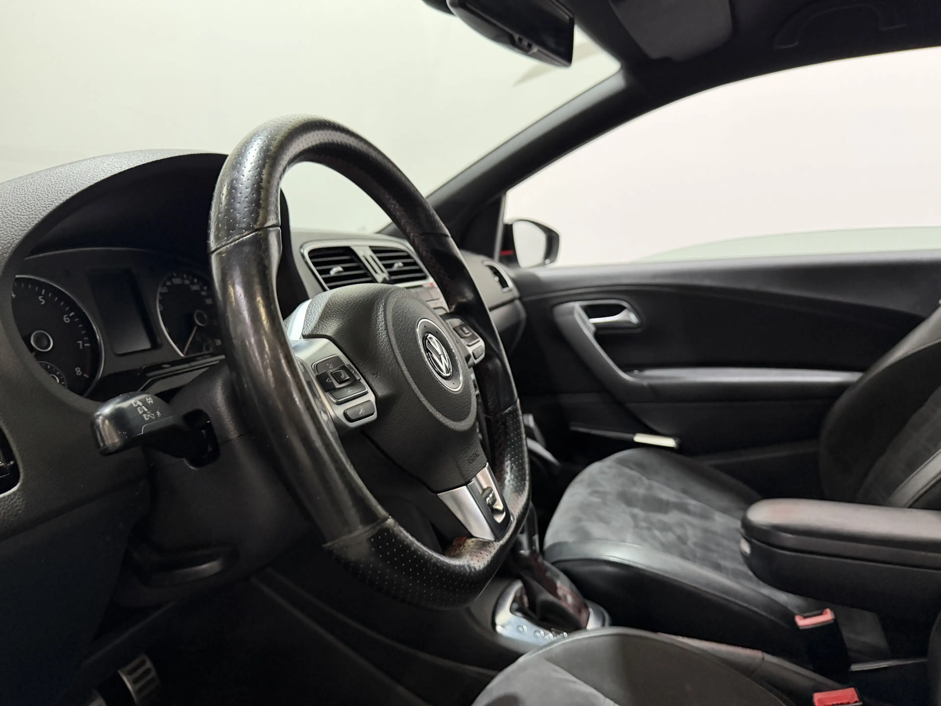 Volkswagen Polo GTI 1.4 TSI — photo 20