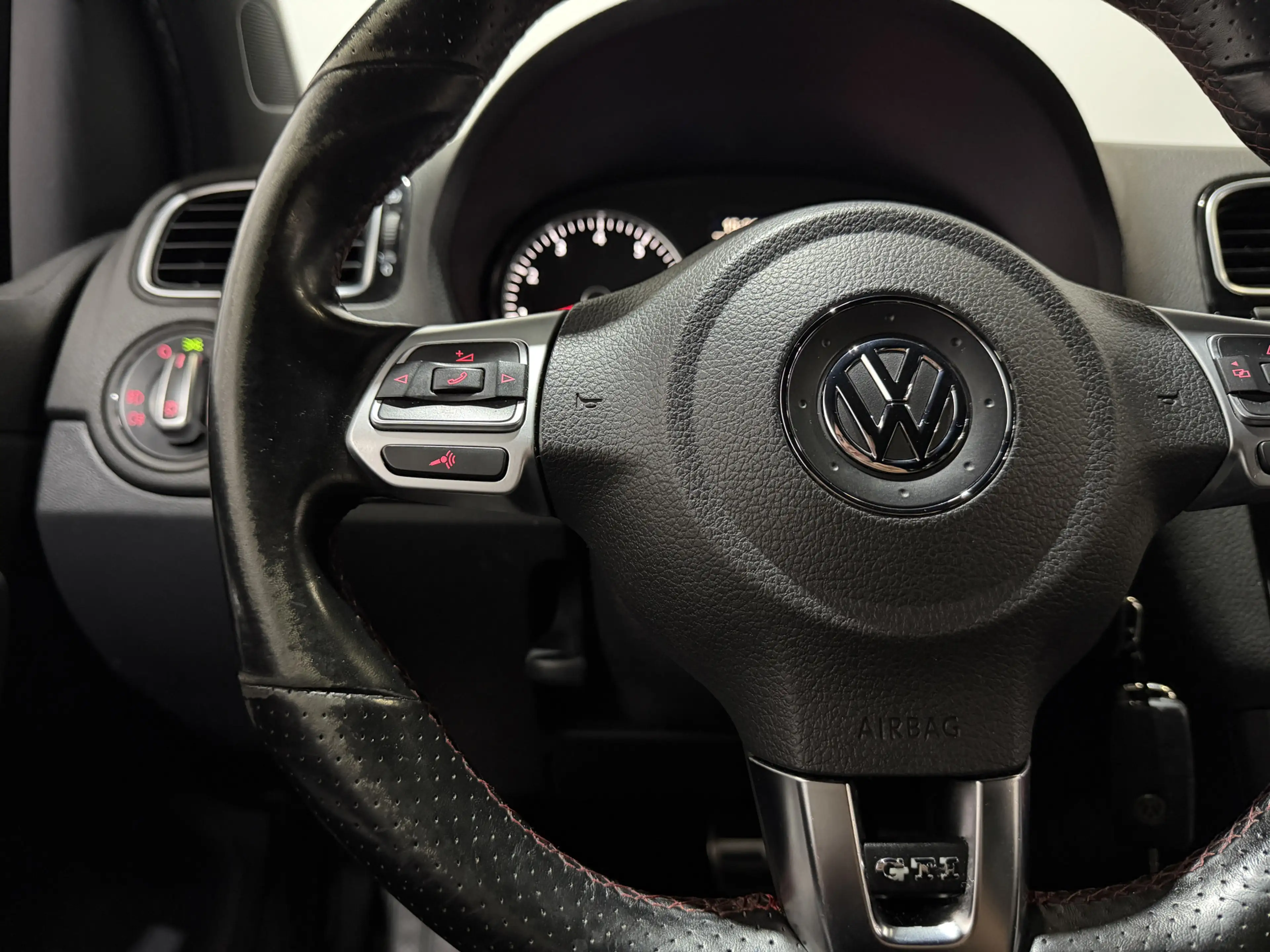 Volkswagen Polo GTI 1.4 TSI — photo 13