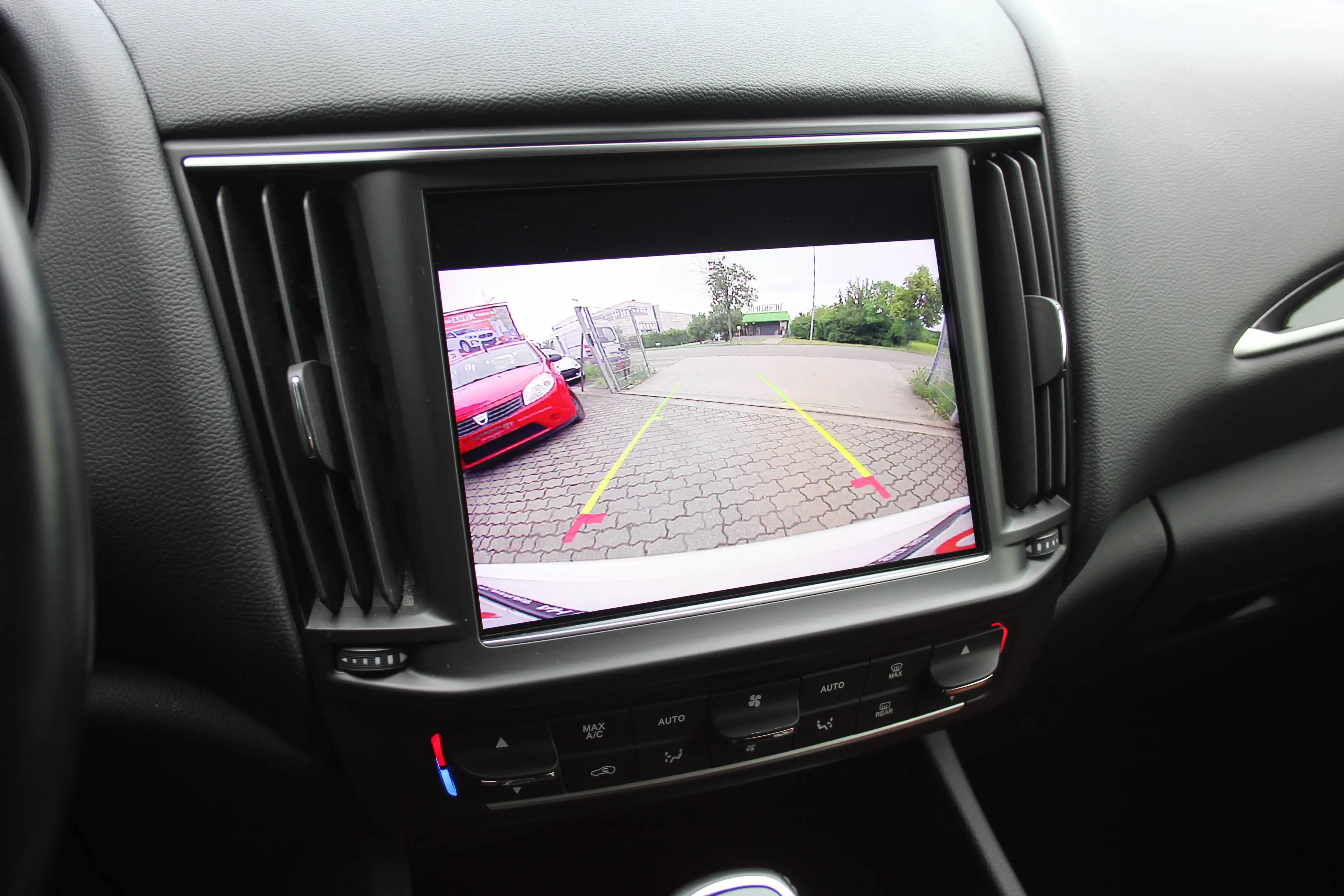 Maserati Levante Benzin — photo 11