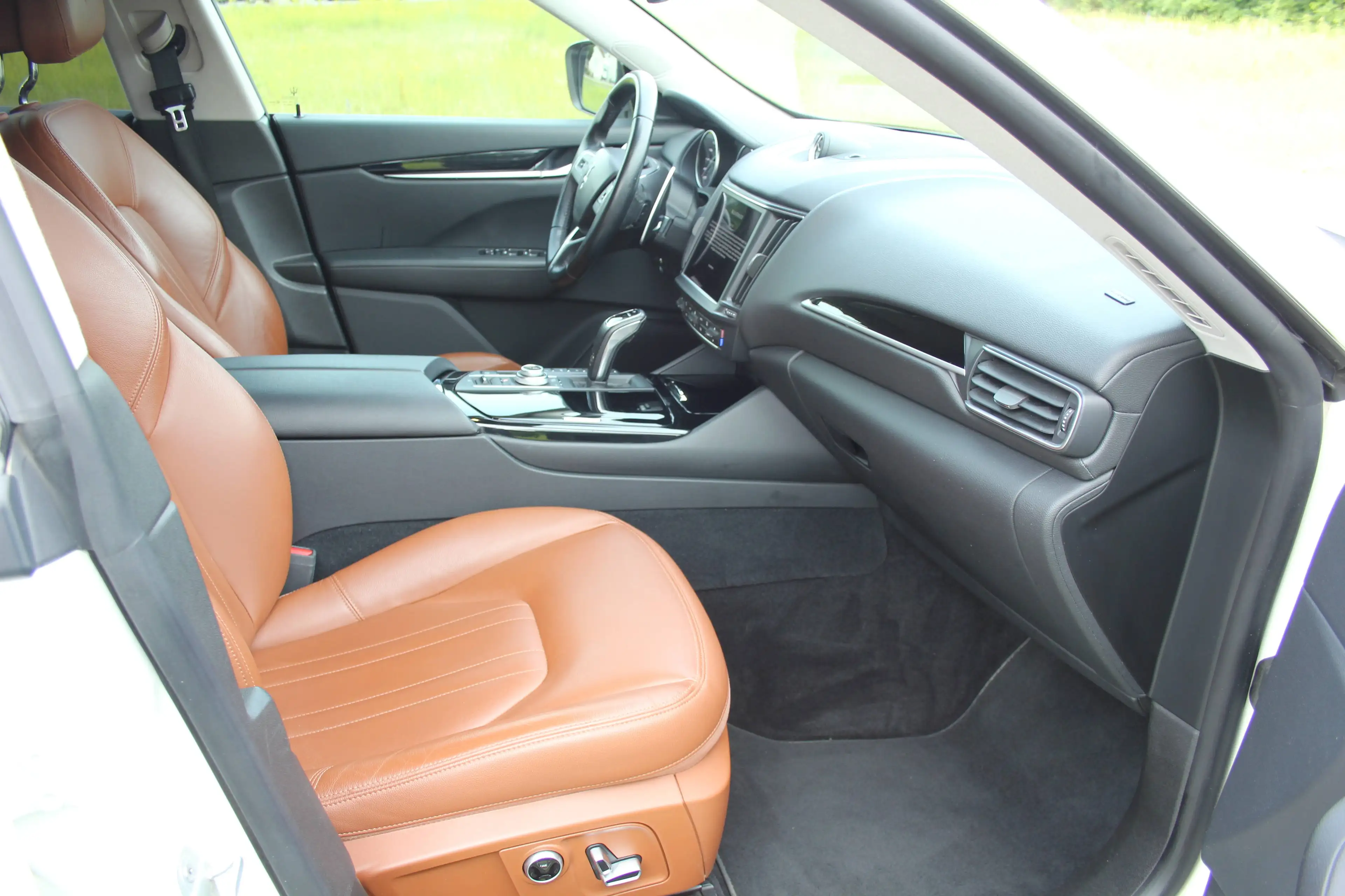 Maserati Levante Benzin — photo 8
