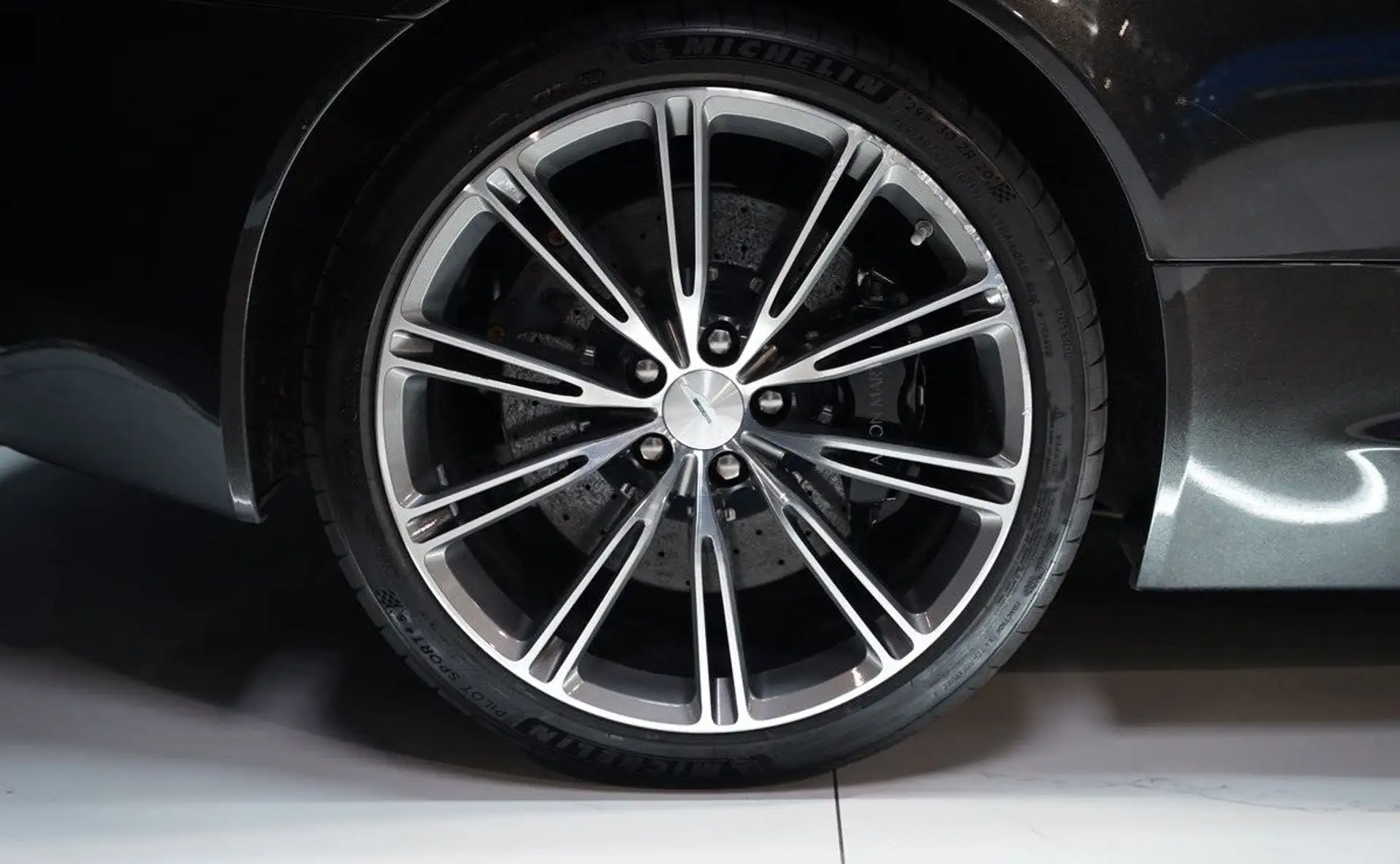 애스턴마틴 DB9 Coupe 2013 블랙 사진 5