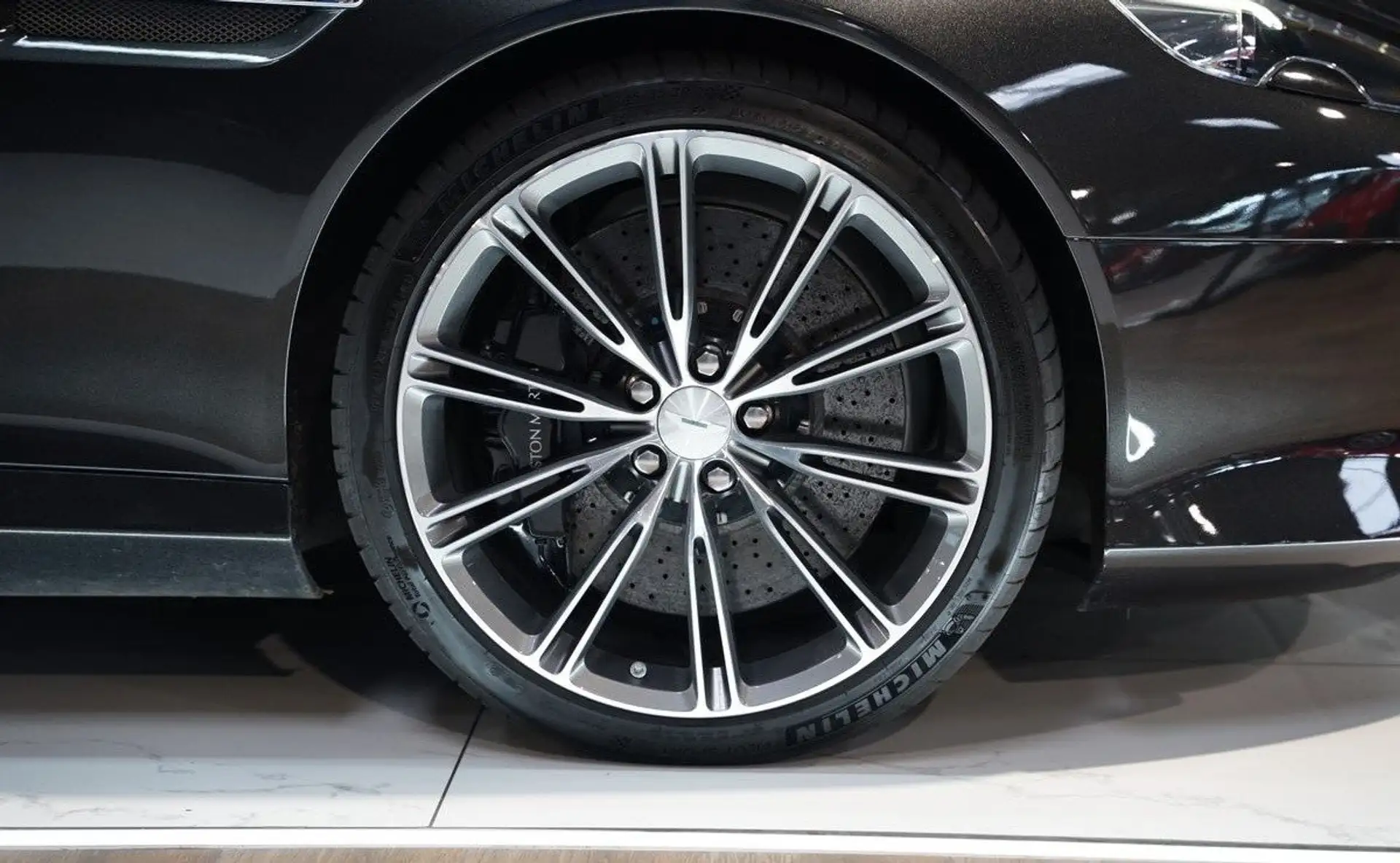 애스턴마틴 DB9 Coupe 2013 블랙 사진 3