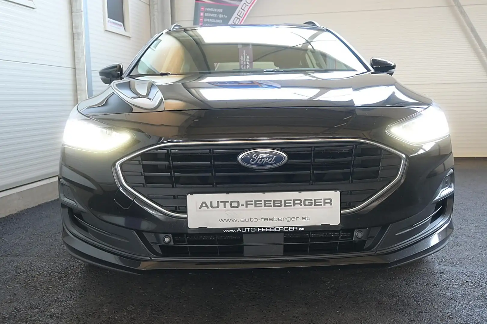 Ford Focus Traveller 1,5 EcoBlue Cool & Connect  LED,NAVI,... Schwarz - 2