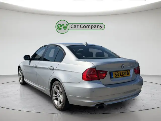 BMW 3 Series view 3