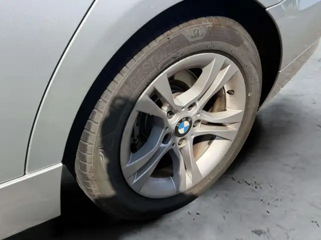 BMW 3 Series view 20