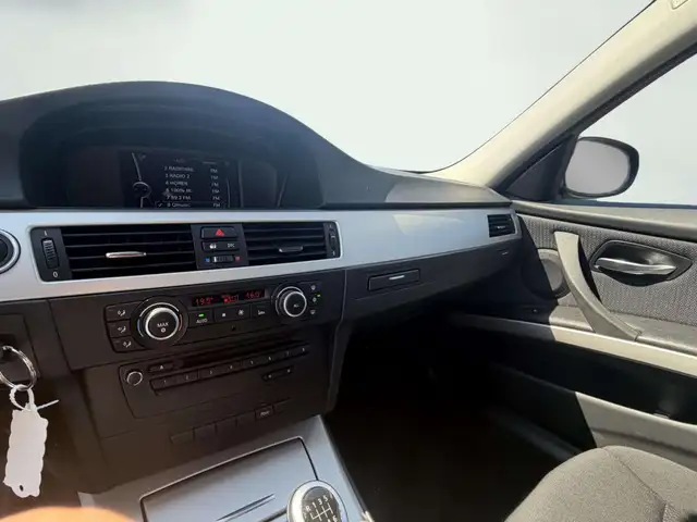 BMW 3 Series view 13