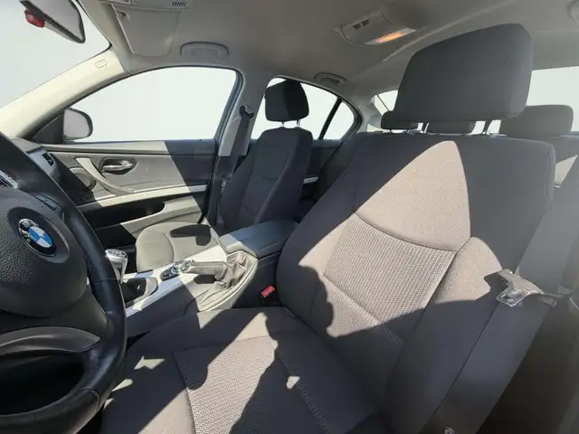 BMW 3 Series view 11