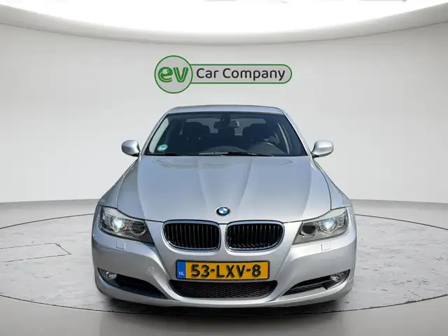 BMW 3 Series view 9