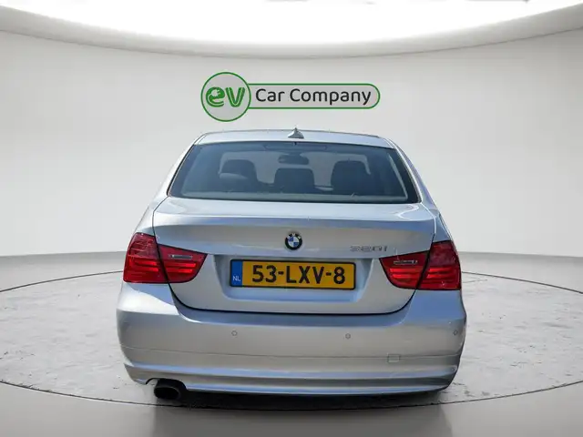 BMW 3 Series view 10