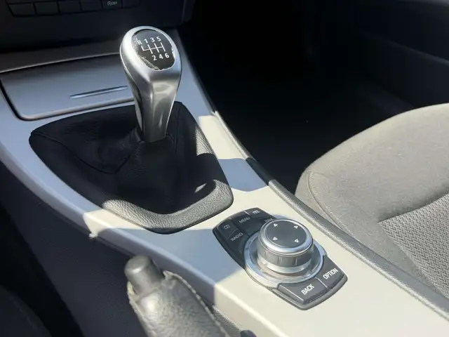 BMW 3 Series view 18