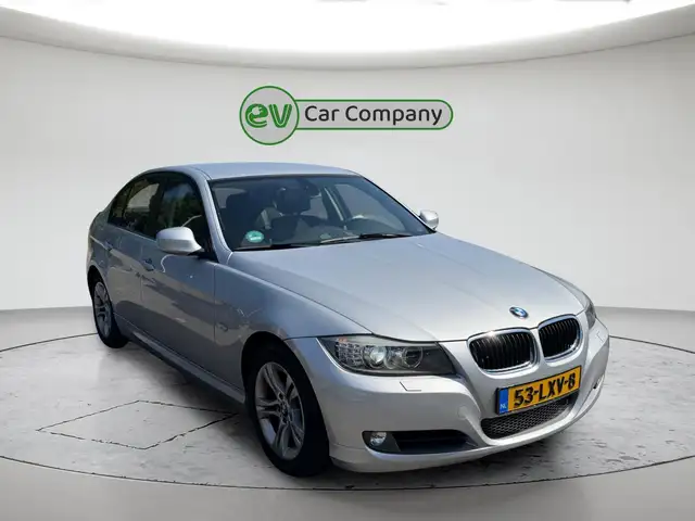 BMW 3 Series view 2