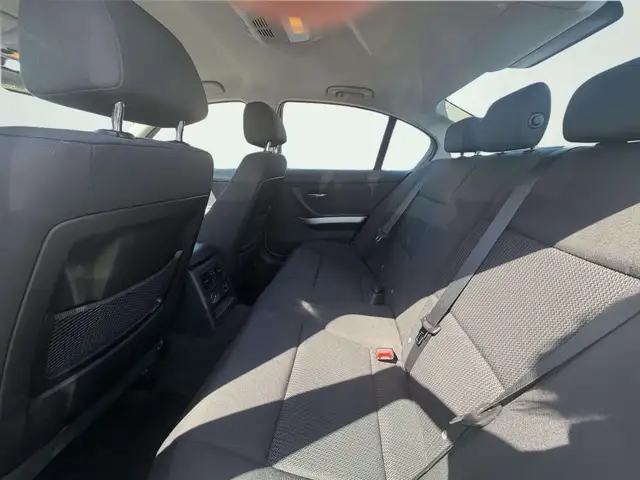 BMW 3 Series view 12