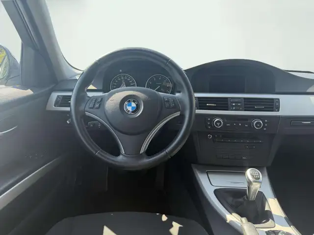 BMW 3 Series view 7