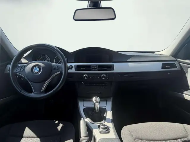 BMW 3 Series view 6