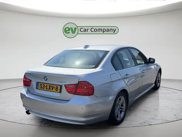 BMW 3 Series view 4