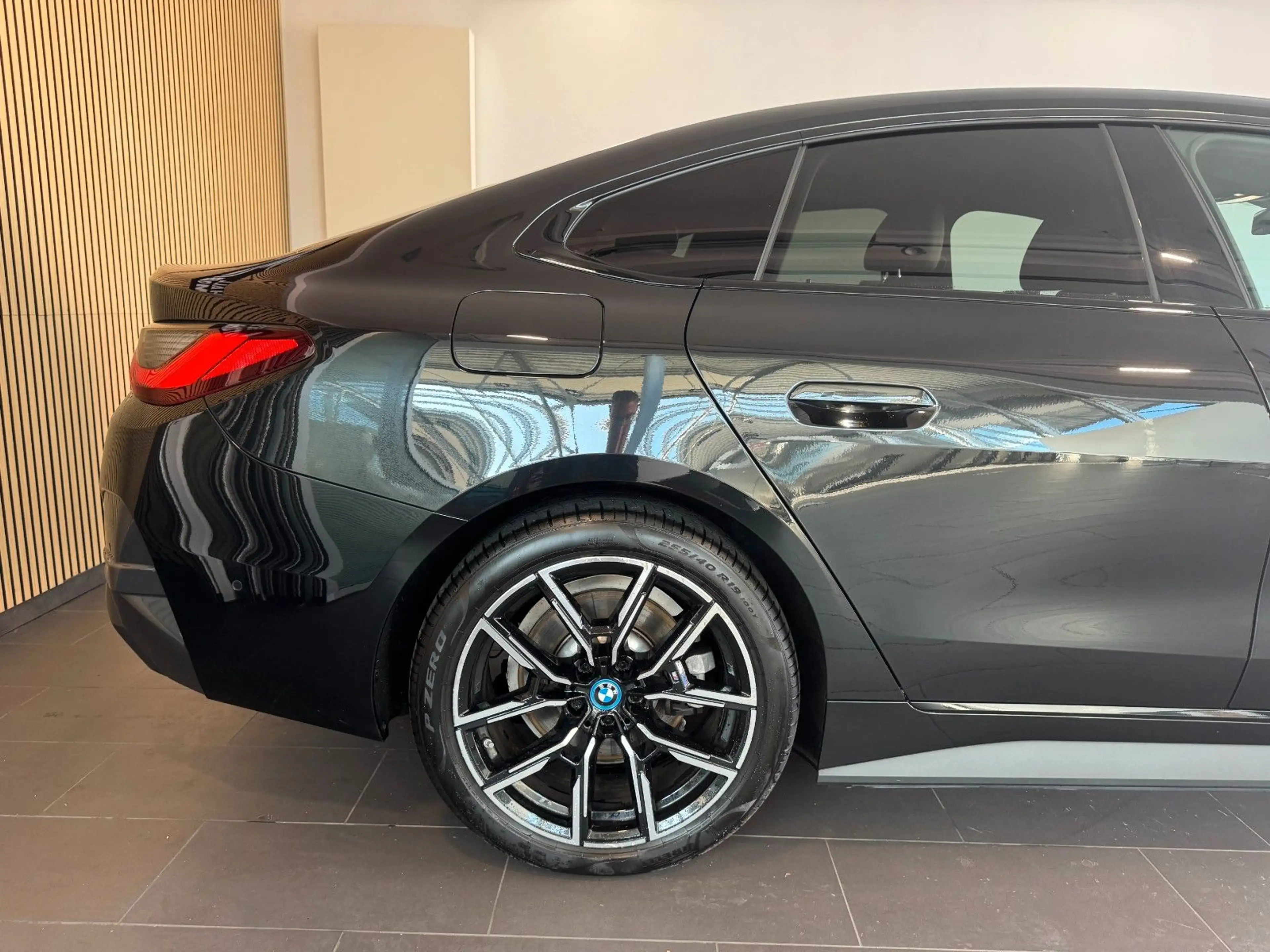BMW i4 GC 35 *M-SPORT/DRV.-ASS-PRO/AHK/H&K/LASER/1HD — photo 10