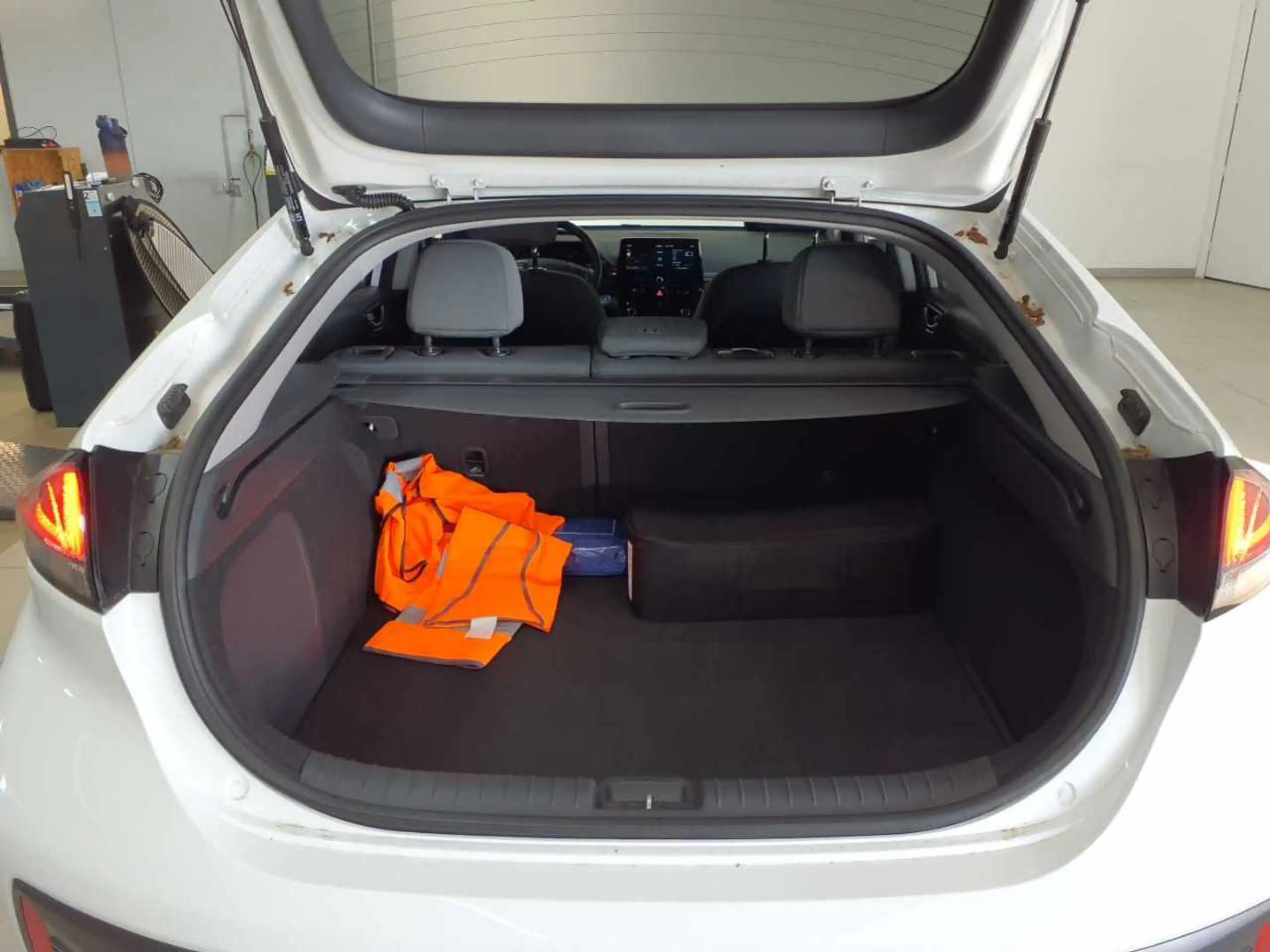 Hyundai IONIQ Elektro Style SoH 95,2% — photo 9