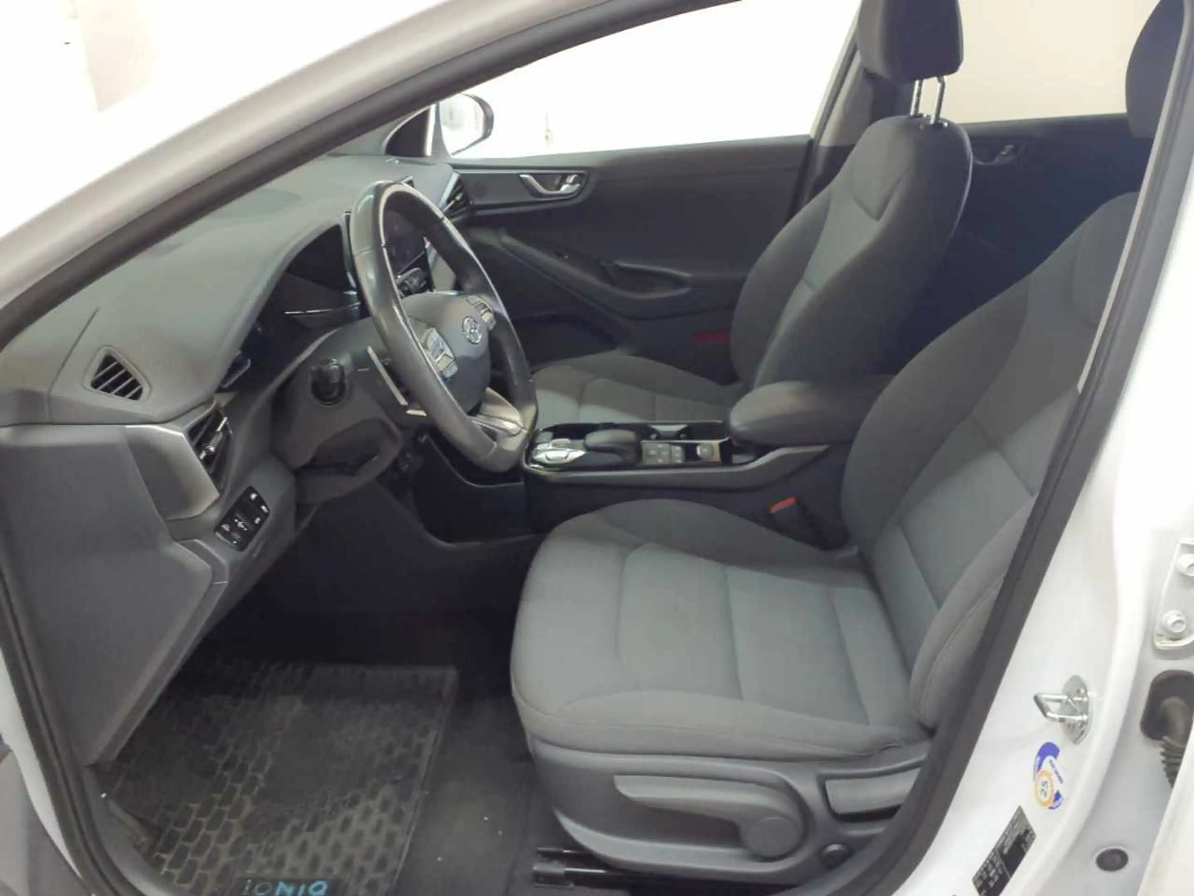 Hyundai IONIQ Elektro Style SoH 95,2% — photo 3