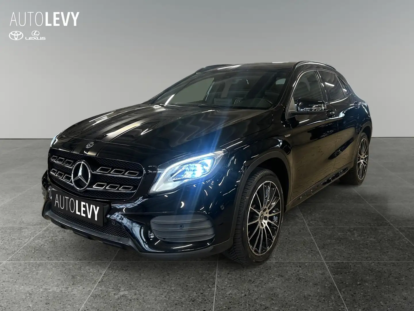 Mercedes-Benz GLA 180 AMG Line +Navi+LED+SHZ+Velours+PDC+ Zwart - 2