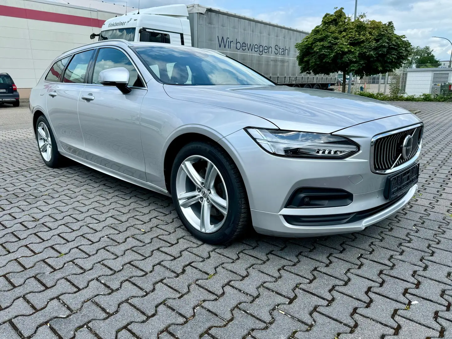 Volvo V90 B4 Momentum Pro Aut. - LEDER + NAVI + LED + CAM Сірий - 2
