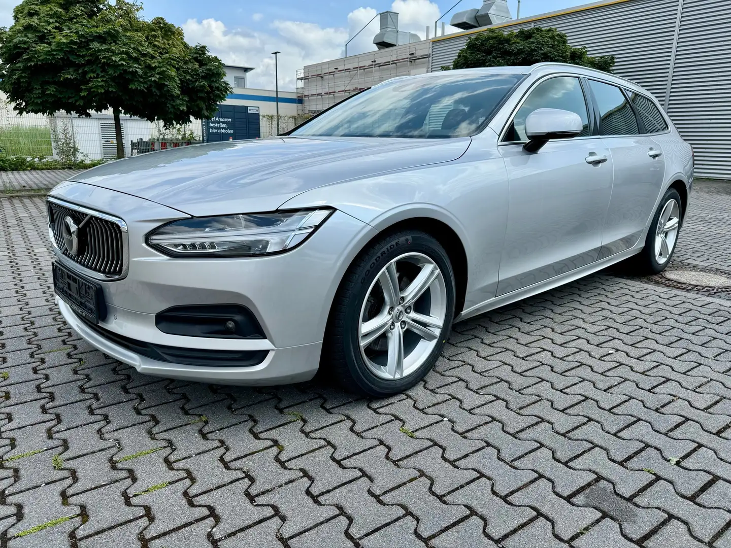Volvo V90 B4 Momentum Pro Aut. - LEDER + NAVI + LED + CAM Сірий - 1