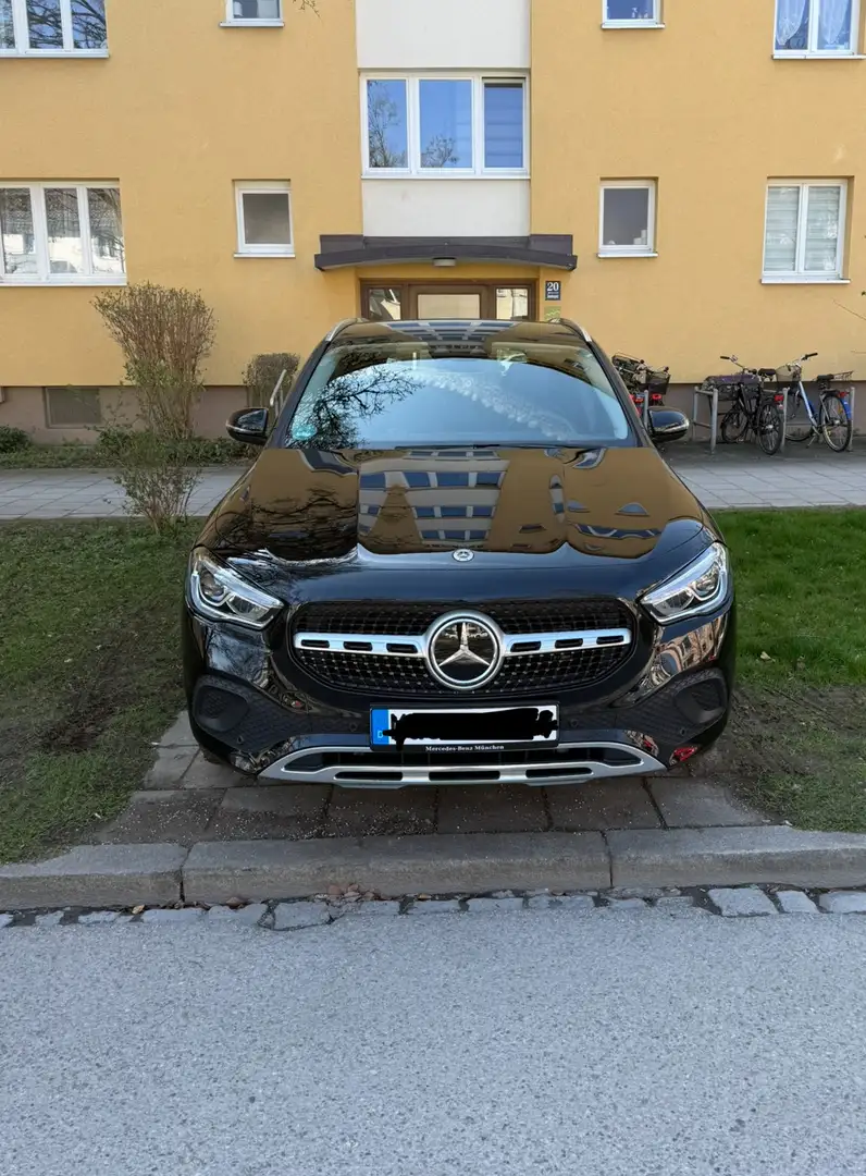 Mercedes-Benz GLA 180 GLA 180 (247.784) Schwarz - 1