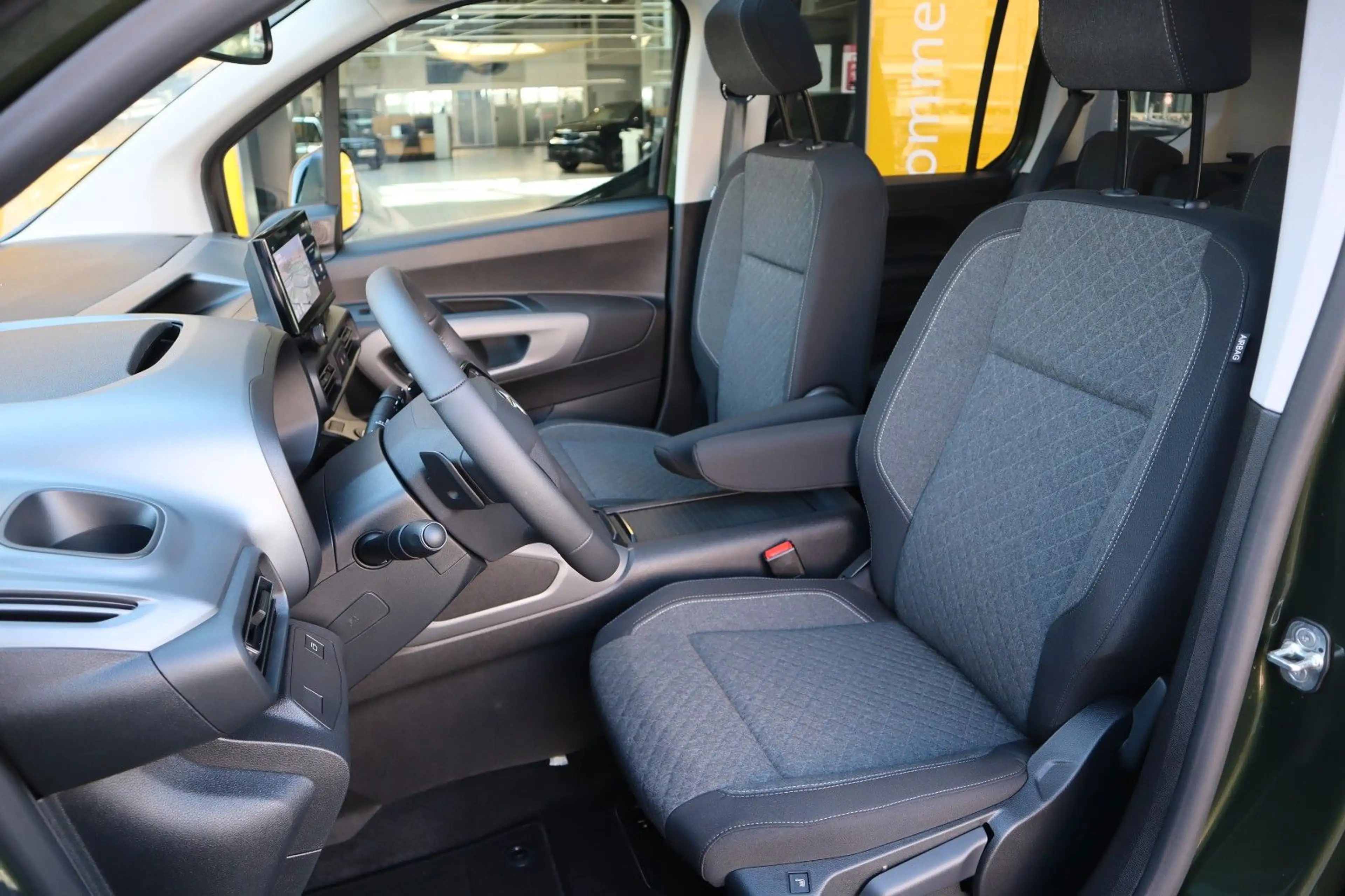 Opel Combo Life 1.5D AT8 GS Navi Sitzhzg Kamera — photo 6