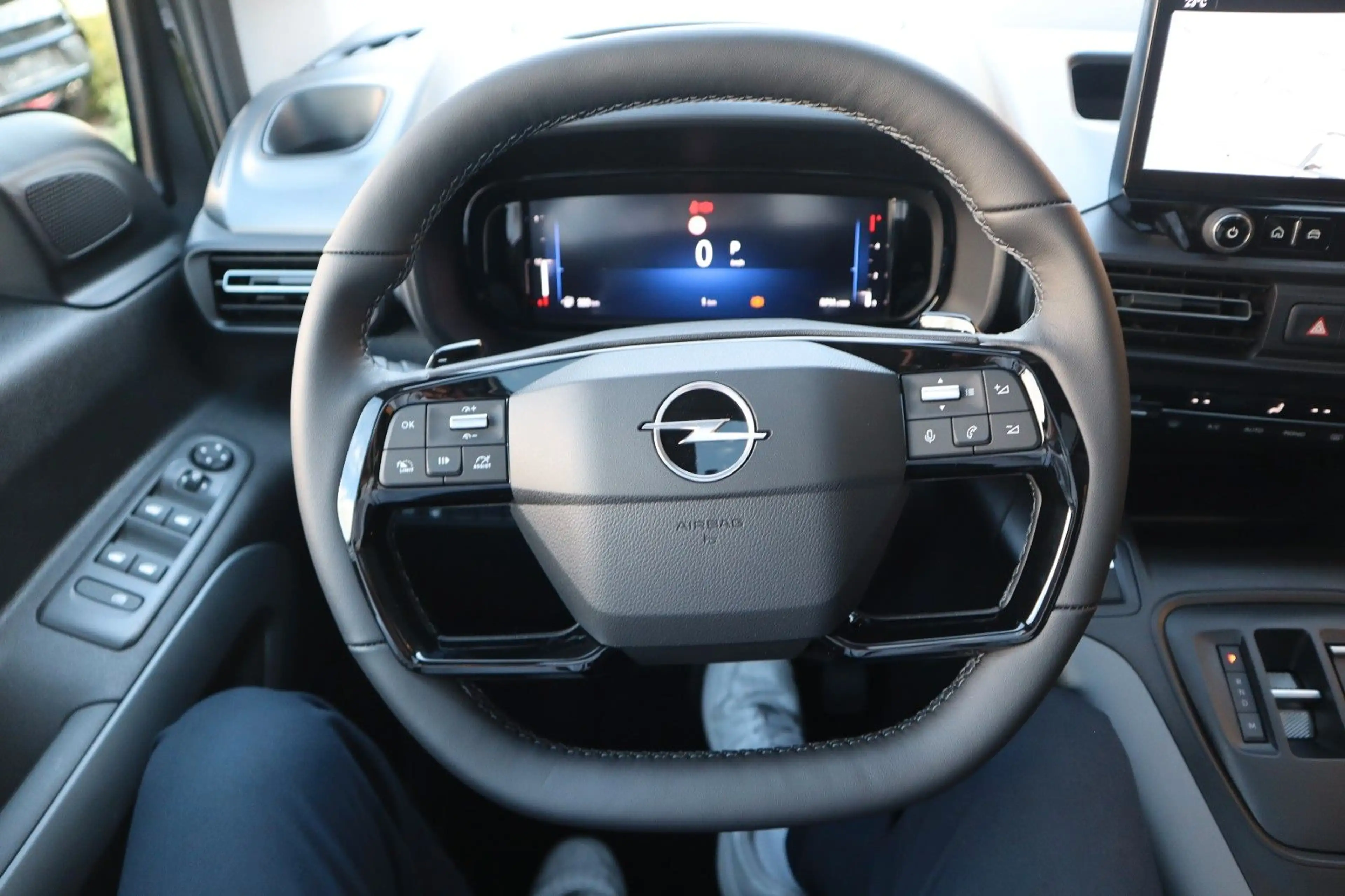 Opel Combo Life 1.5D AT8 GS Navi Sitzhzg Kamera — photo 11