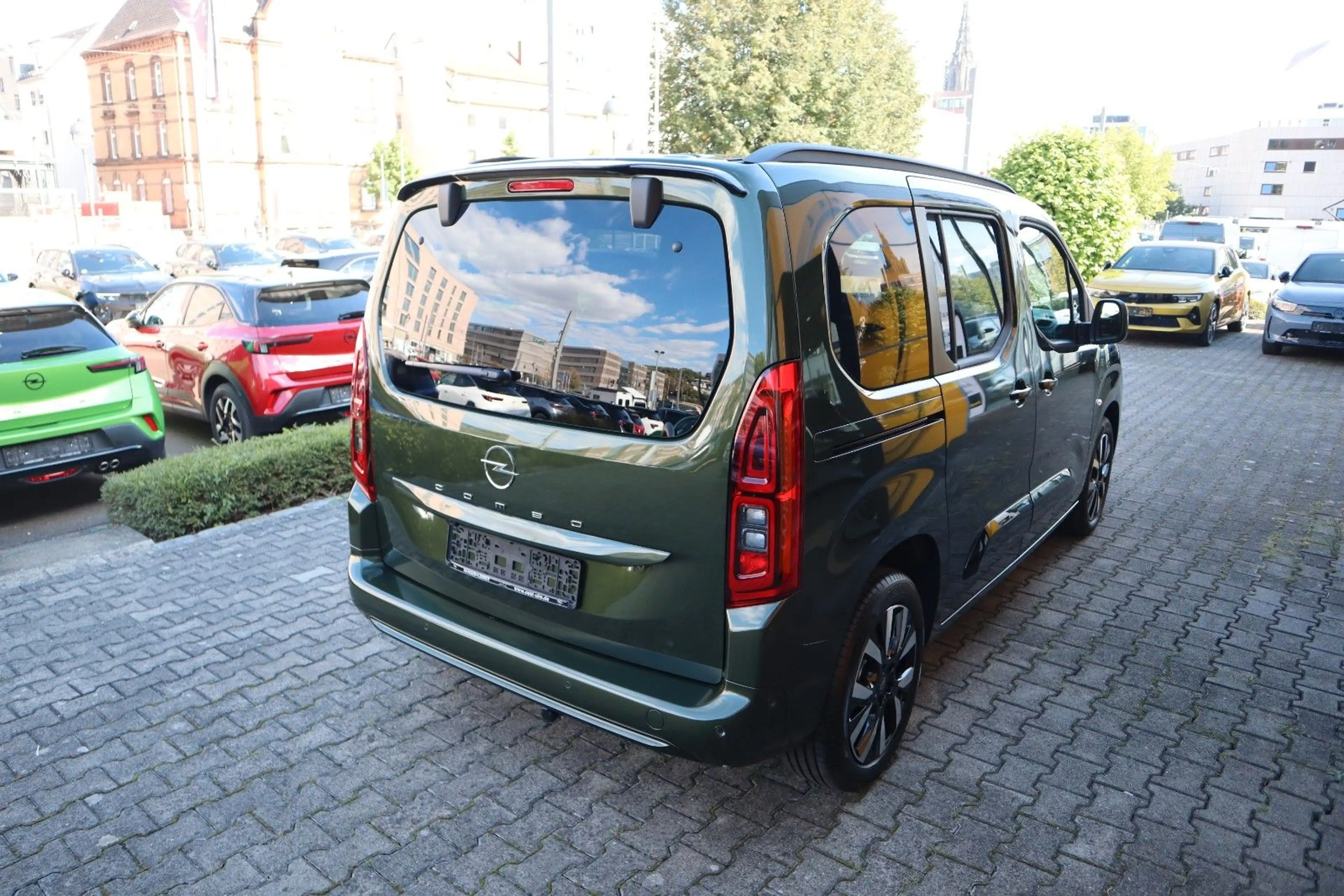 Opel Combo Life 1.5D AT8 GS Navi Sitzhzg Kamera — photo 2