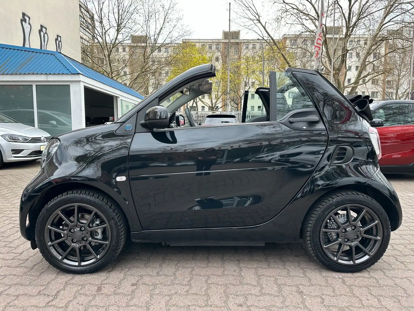 smart forTwo fortwo Cabrio EQ*EXCL*60kW*LEDER*SHZ*KAM*22kW Schwarz - 2