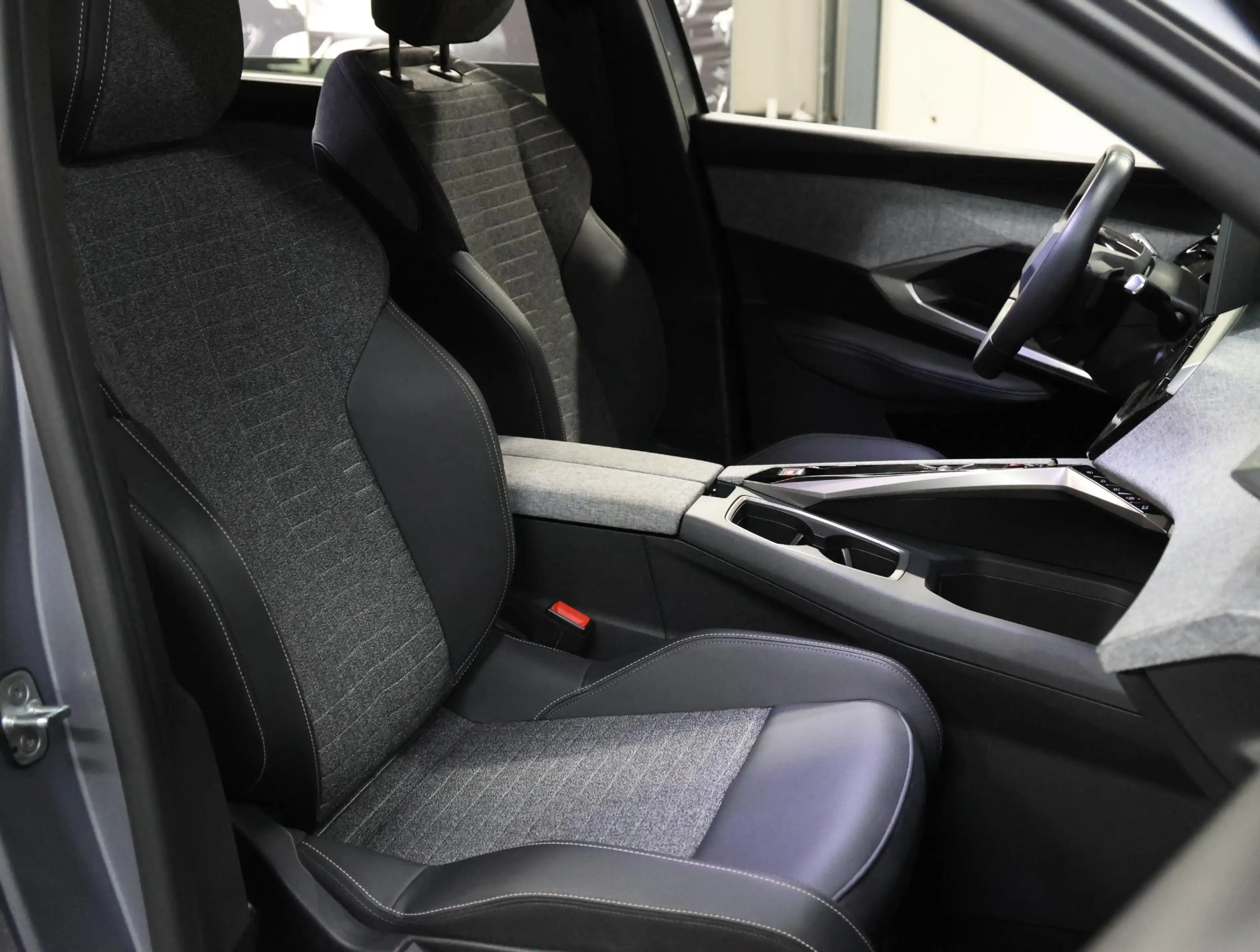 Peugeot 5008 145pk Hybrid Allure | Trekhaak | AUTOMAAT | Naviga — photo 9