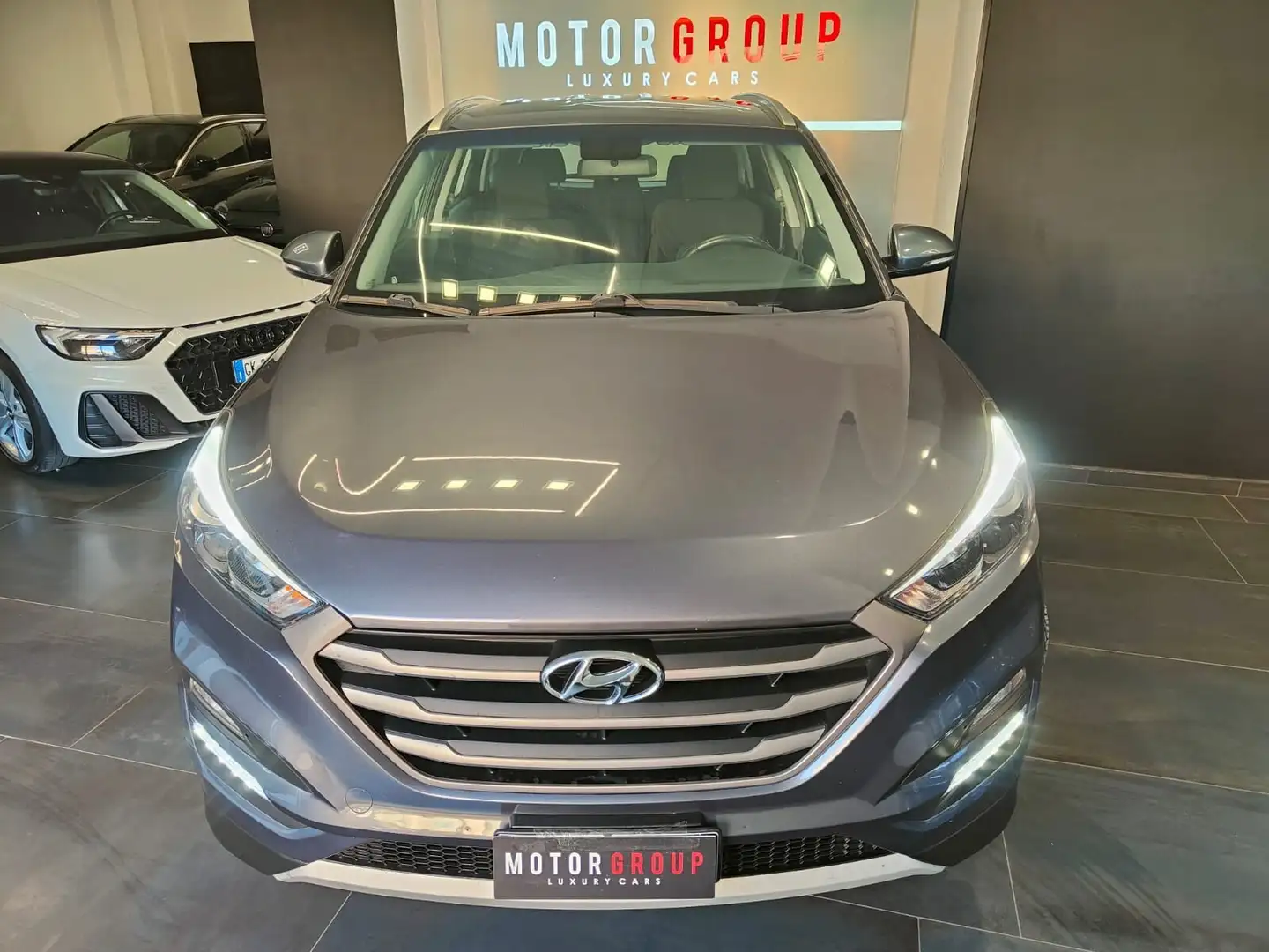 Hyundai TUCSON Tucson 1.7 CRDi Comfort Gris - 2